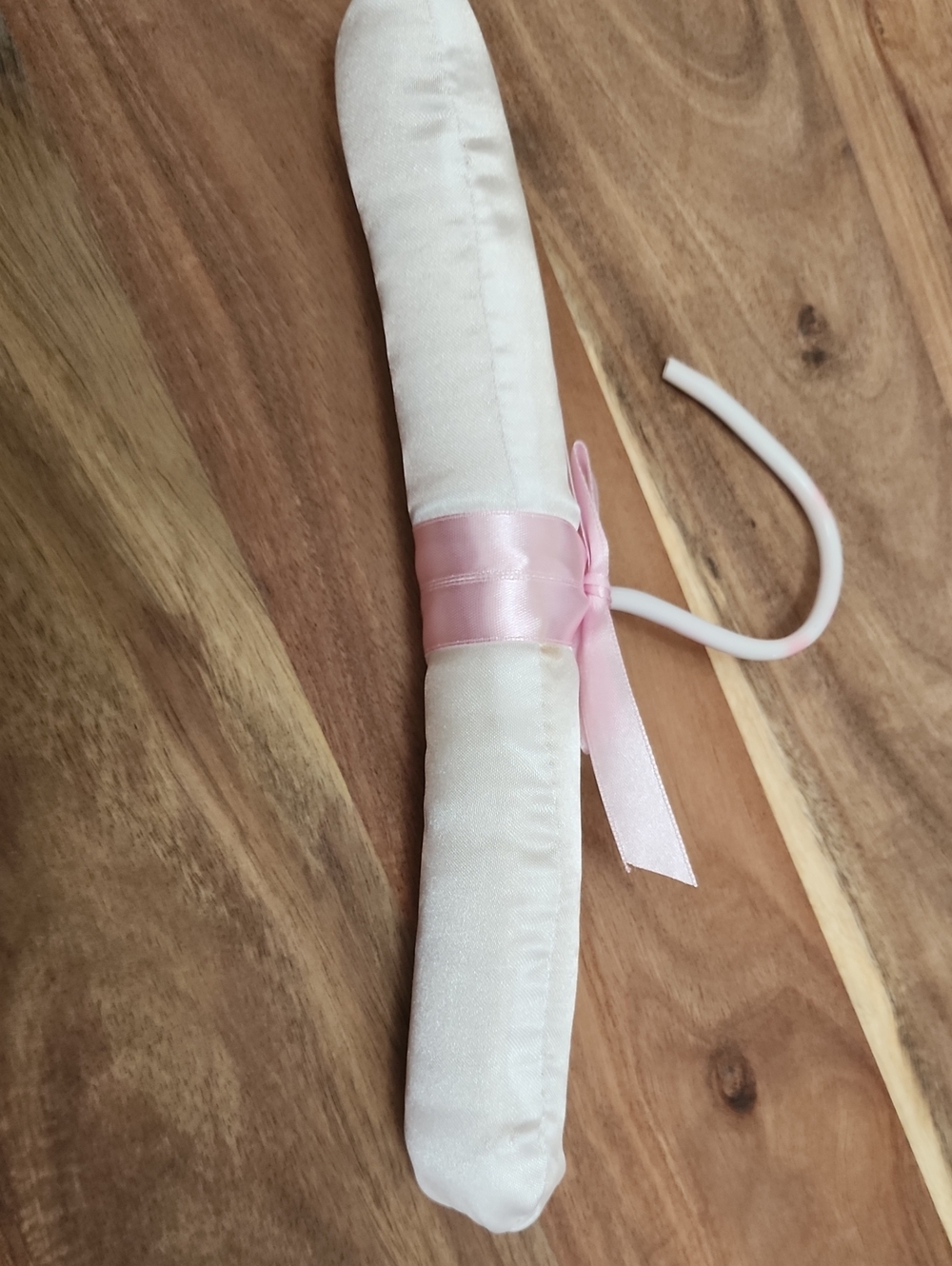 ✨ VTG Lot of 6 Hangers - Padded Satin & Contoured White ✨ - Picture 8 of 13